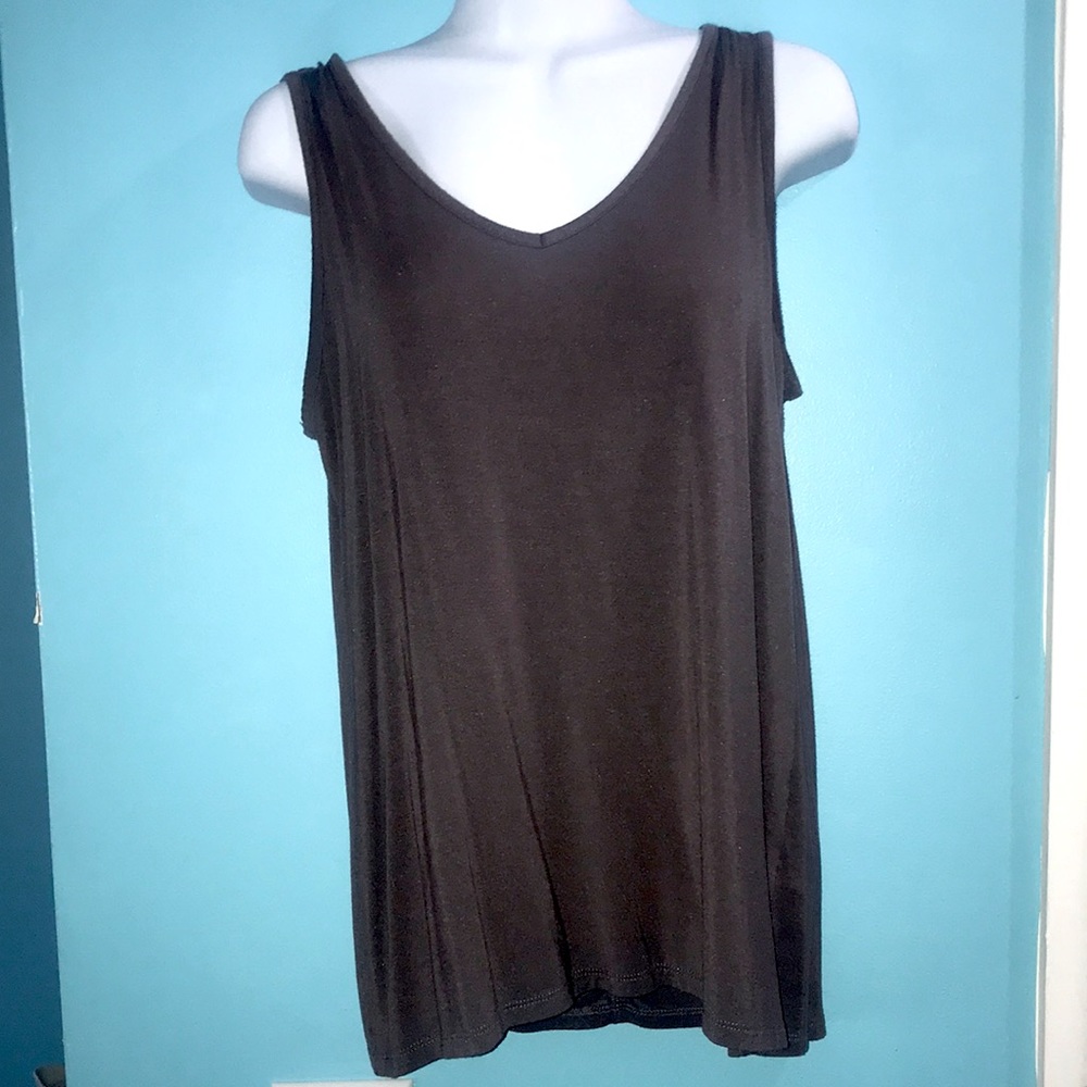 1 knot back tank top, 1 t shirt dress